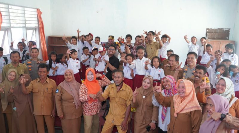 Kepedulian Sektor Pendidikan Wakil Ketua MPR Dan Wakapolda Sulteng Berikan Bantuan