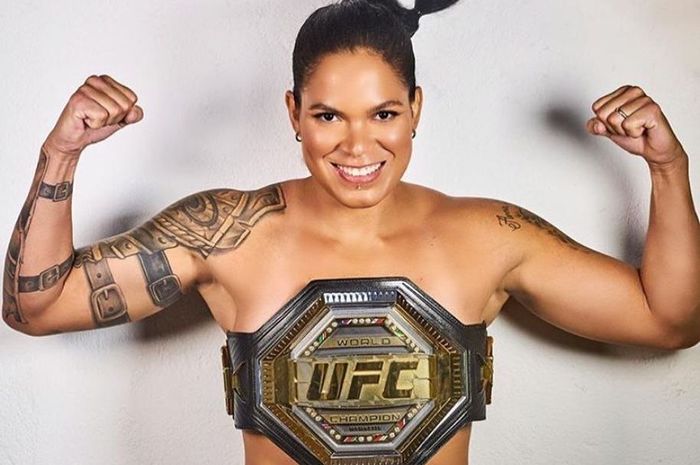 Amanda Nunes dipenuhi emosional saat dapat Hall of Fame 2025 di UFC
