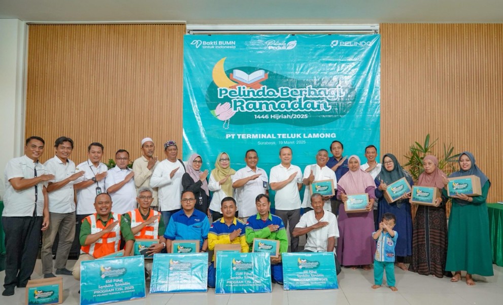 Pelindo Solusi Logistik Bagikan Ribuan Paket Sembako dan Santunan untuk Masyarakat di Bulan Ramadan