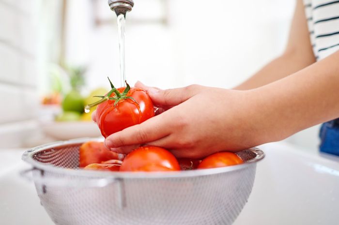 6 Cara Menghilangkan Residu Pestisida pada Sayur Hanya dengan Air Garam