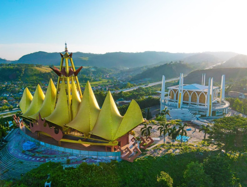 Konser Artis Nasional Hiasi Pesta Tahun Baru 2025 di BHC oleh ASDP Konser Artis Nasional Hiasi Pesta Tahun Baru 2025 di BHC oleh ASDP