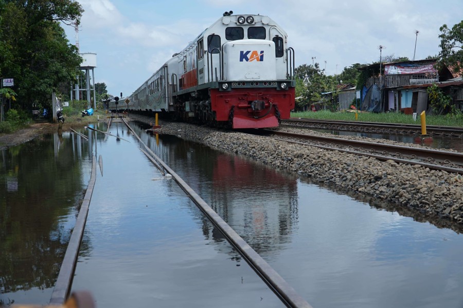Jalur Kereta Api Pekalongan Sragi Pulih Bertahap Kecepatan Masih Dibatasi Demi Keselamatan