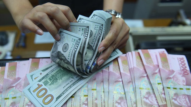 Rupiah Tergelincir di Tengah Kekhawatiran Global dan Sentimen Perang, Kurs Dolar AS Menguat