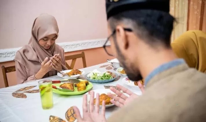 Panduan Lengkap Membaca Niat dan Doa Berbuka Puasa Ramadan 2026 Agar Khusyuk