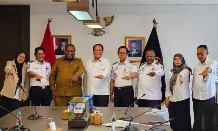Kemenhub Salurkan Bantuan Bus Sekolah Dan Fasilitas Uji KIR Untuk Pemkab Jayawijaya 2026