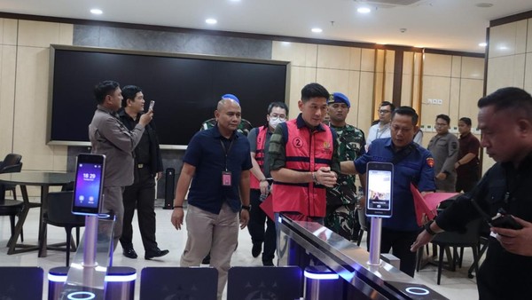 Kejati Jakarta Bongkar Dugaan Kasus Korupsi Kredit Bank Jatim: Senpi dan Ratusan Stempel Disita
