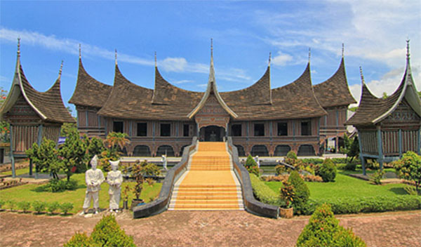 Wisata Padang Penuh Pesona Alam dan Legenda Minang