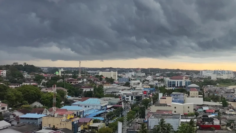 BMKG Peringatkan Potensi Hujan Lebat Akibat Dua Bibit Siklon Di Indonesia