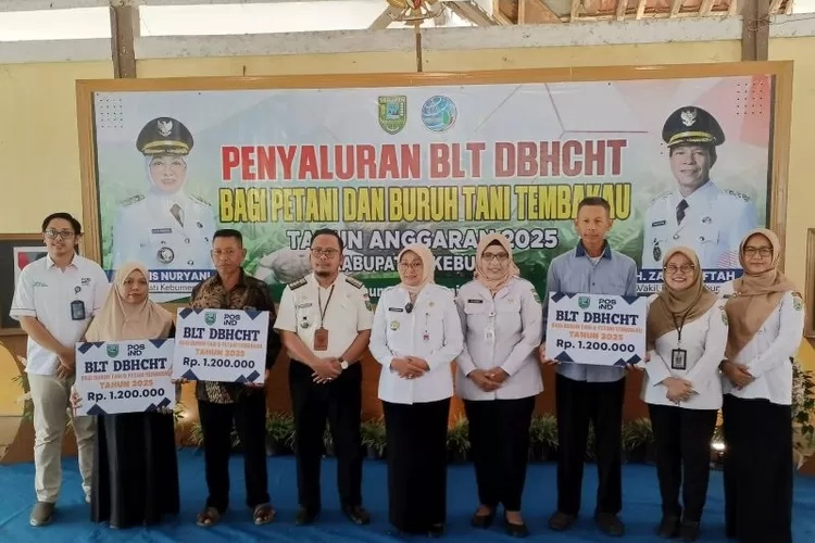 Pemkab Kebumen Salurkan BLT DBHCHT ke 2.140 Petani dan Buruh Tani Tembakau Pemkab Kebumen Salurkan BLT DBHCHT ke 2.140 Petani dan Buruh Tani Tembakau