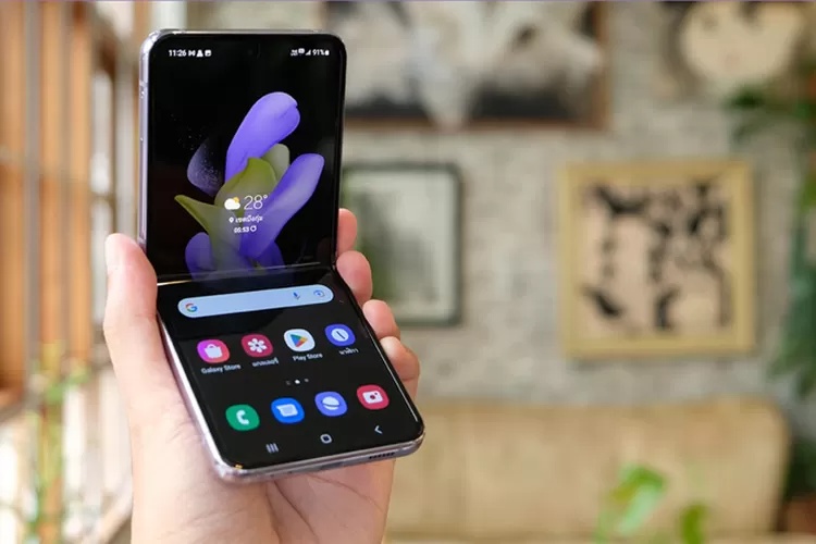 Tren Gadget 2025: Dominasi Smartphone Lipat dan Kacamata AR Canggih