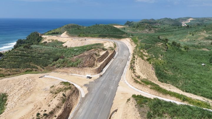 PTPP Lampaui Target dalam Proyek Jalan Lintas Selatan Lot 2, Percepat Konektivitas dan Pariwisata