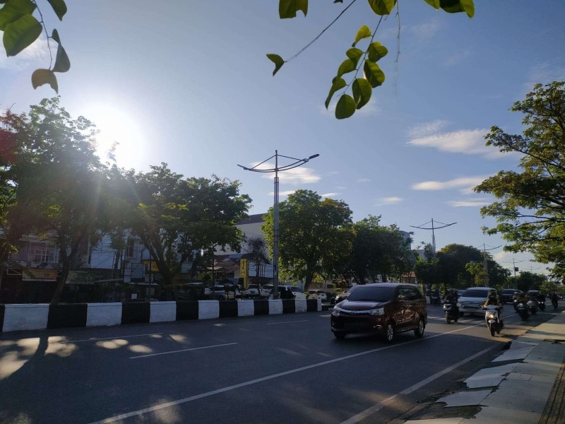 Cuaca Jawa Timur Didominasi Cerah Berawan, BMKG Peringatkan Potensi Hujan Lebat dan Cuaca Ekstrem