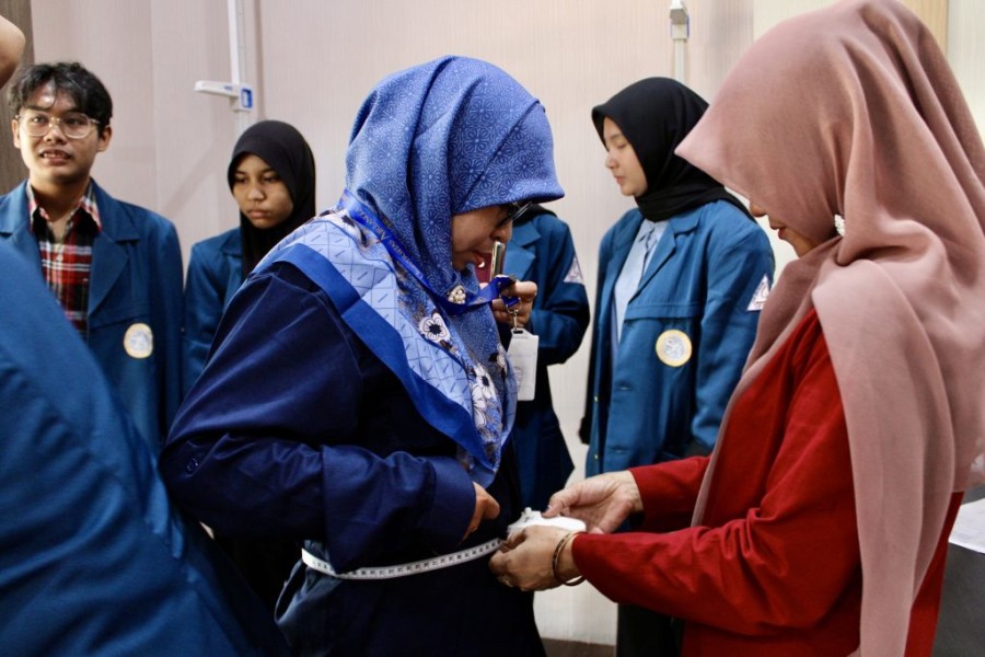 AHPC UNAIR Gelar Pemeriksaan Kesehatan Gratis di FIKKIA Banyuwangi untuk Mewujudkan Kampus Sehat