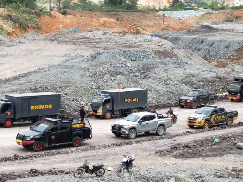 Polri Imbau Masyarakat Jaga Kamtibmas di Area Pertambangan PT. IMK untuk Mencegah Gangguan Keamanan