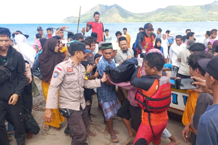 Tragedi di Pantai Roda: Petani Hilang Terseret Ombak Saat Menjala Ikan
