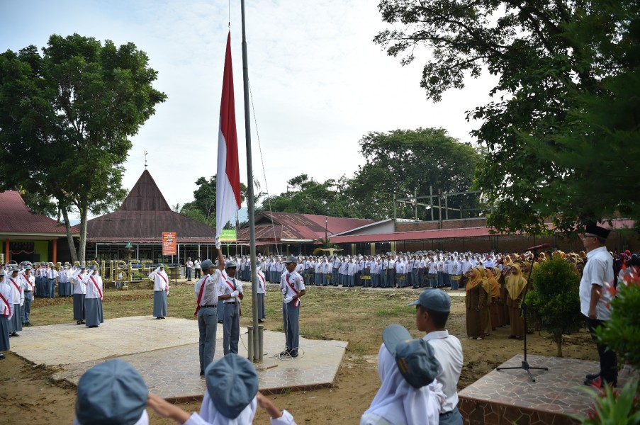 Semangat Belajar Siswa Pascabencana Tetap Terjaga di Sekolah Padang