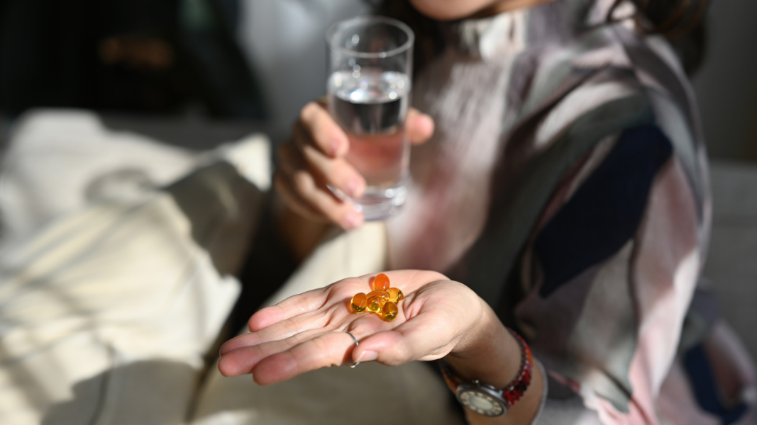 Rekomendasi 10 Vitamin untuk Lansia di Apotik dan Harganya