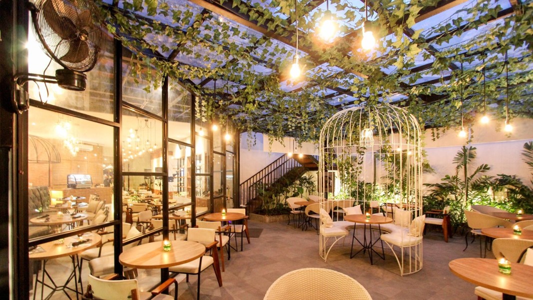 10 Rekomendasi Cafe Di Surabaya Yang Bisa Jadi Destinasi Bukber Kamu