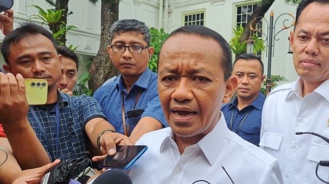 Menteri ESDM Bahlil Lahadalia Siap Legalkan Sumur Minyak Rakyat, Penciptaan Keuntungan Ekonomi Bagi Masyarakat Lokal