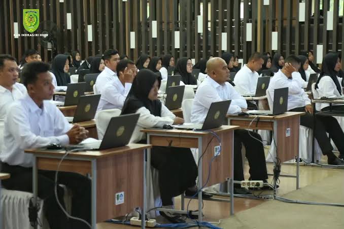 Listrik Belum Memadai, Bupati Inhil Desak PLN Wujudkan Pelayanan Profesional dan Merata