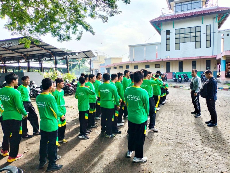 SMK Gula Rajawali Gelar Ujian Praktik Olahraga di Stadion Wilis: Membangun Ketahanan Fisik dan Semangat Belajar