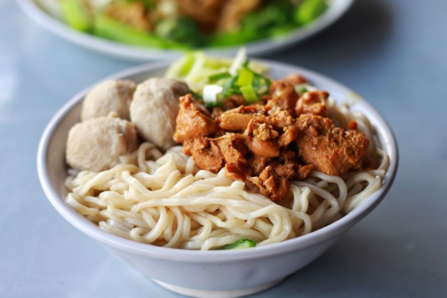 Mie Ayam Surabaya Sajikan Kenikmatan Lezat dan Harga Terjangkau