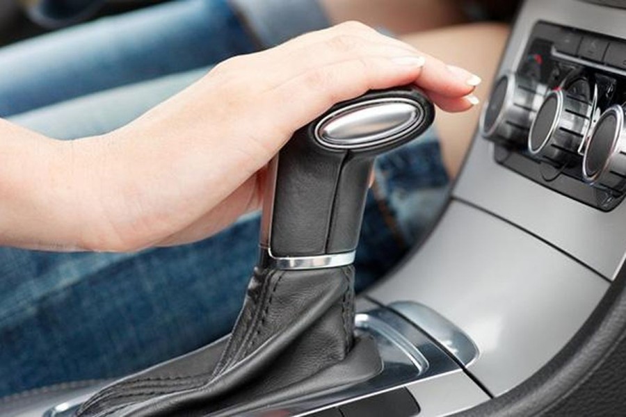 Kenapa Harga Mobil Bekas Manual Lebih Murah dari Matik