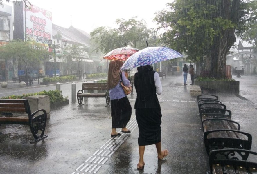BMKG Ingatkan Jakarta Berpotensi Hujan Sore Ini