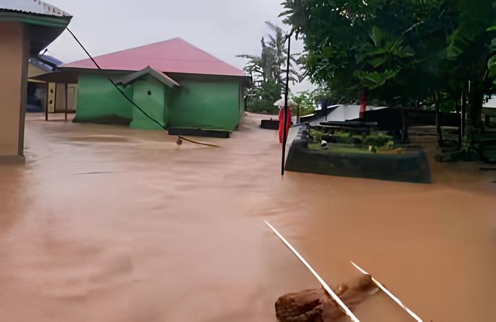 Logistik Jadi Prioritas Pemkab Bursel Tangani Dampak Banjir Ambalau