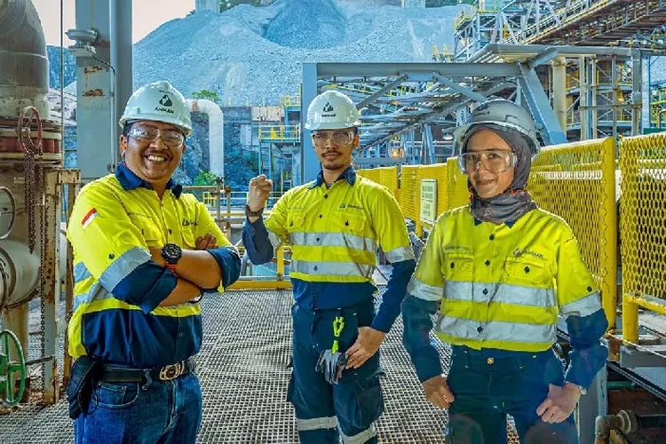 MIND ID Perkuat Hilirisasi Mineral untuk Dorong Ekosistem Industri Kendaraan Listrik MIND ID Perkuat Hilirisasi Mineral untuk Dorong Ekosistem Industri Kendaraan Listrik
