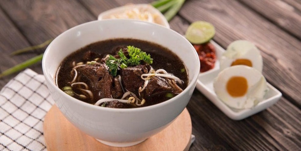 Daftar 7 Kuliner Rawon Surabaya Paling Enak dengan Rasa Gurih Nampuk