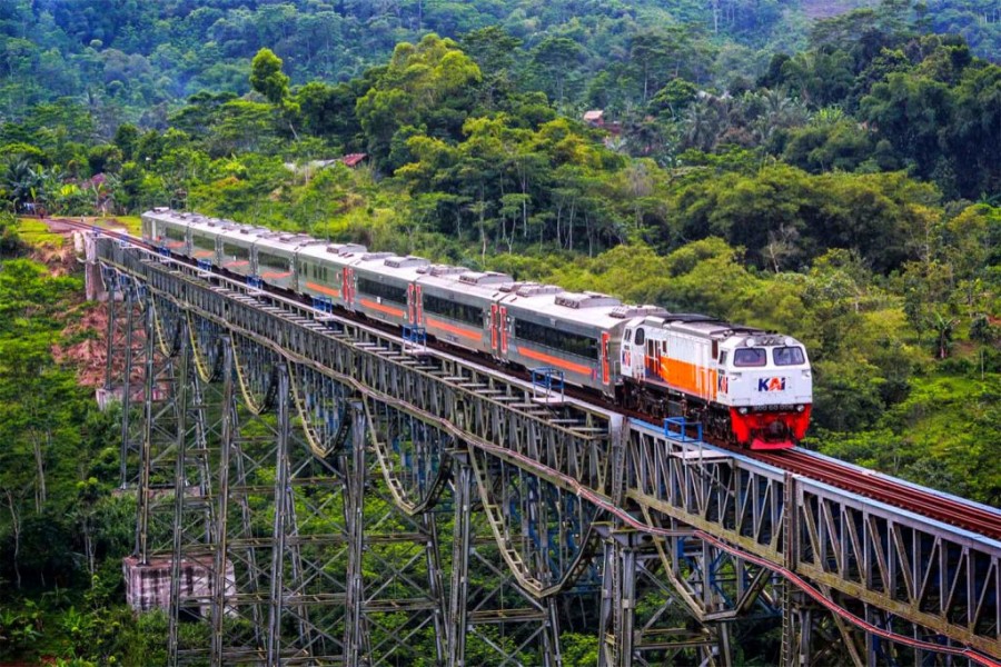 Kereta Api Diminati Wisatawan Mancanegara dan Lokal