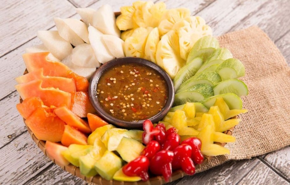 Resep Bumbu Rujak Buah Gula Merah Praktis untuk Sensasi Pedas-Manis Segar
