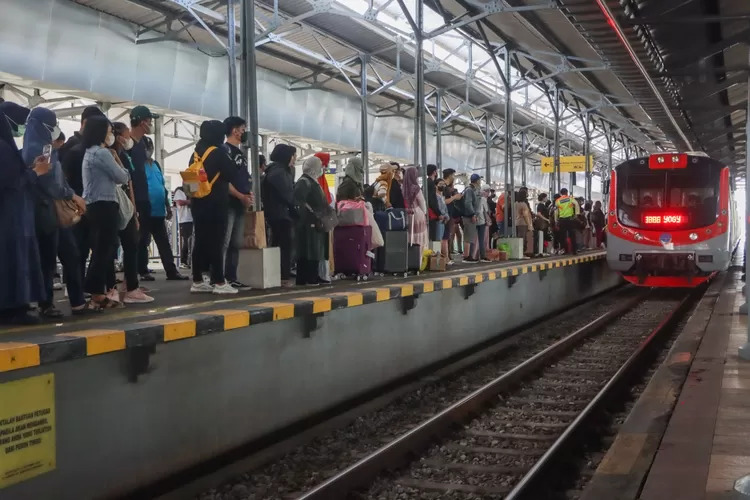 Libur Panjang Waisak, Volume Penumpang KA Masih Tinggi di Daop 6 Yogyakarta: KAI Optimalkan Layanan Stasiun