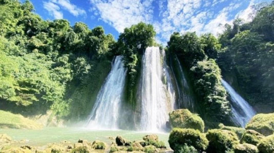 Menyelami Pesona Curug Cikaso Sukabumi, Air Terjun Tiga Warna Menakjubkan