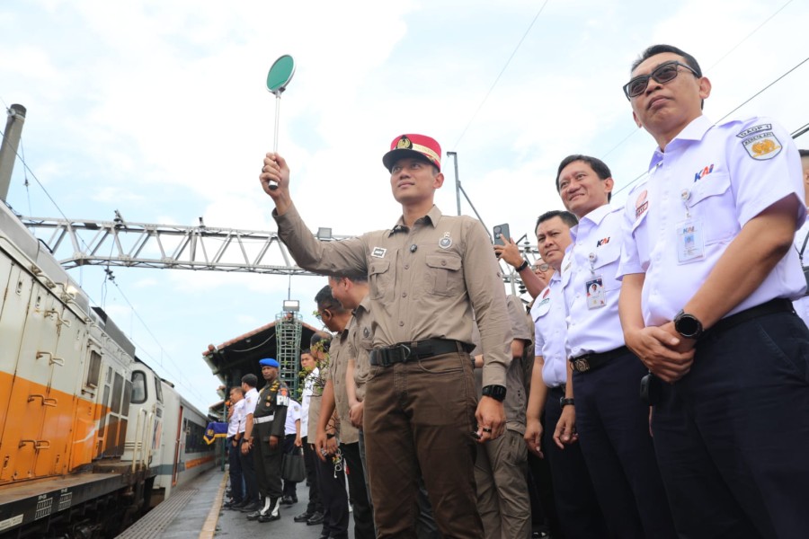 Menjelang Puncak Libur Akhir Tahun, Pemerintah Pastikan Layanan Kereta Api Siap Hadapi Lonjakan Penumpang Nasional
