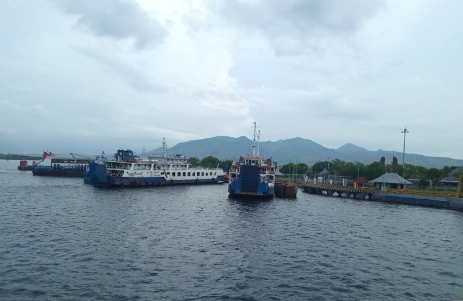 Penyeberangan Selat Bali Dipadati Penumpang Usai Libur Panjang Nasional