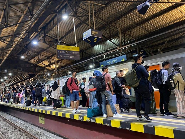 KAI Hadirkan KA Tambahan Yogyakarta-Gambir Selama Long Weekend Paskah 2025