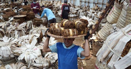 Cukai SKT Tekan Industri, GGRM Diversifikasi Produk Murah