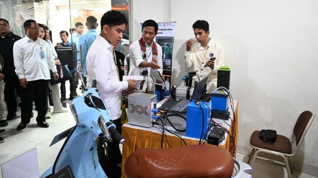 Wakil Presiden Gibran Tekankan Peran Mahasiswa Kuasai AI hingga Blockchain di Era Digital