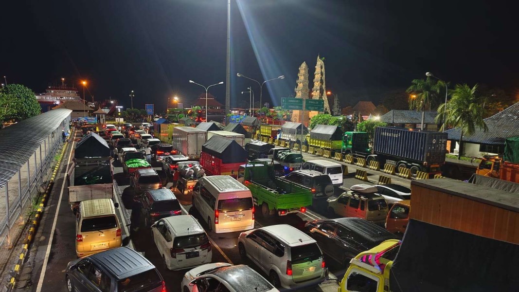 Cuaca Buruk Tunda Penyeberangan Gilimanuk Ketapang Dua Jam