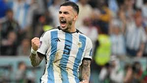 Kontrak Baru Paredes: AS Roma Rengkuh Bintang Argentina Lebih Lama