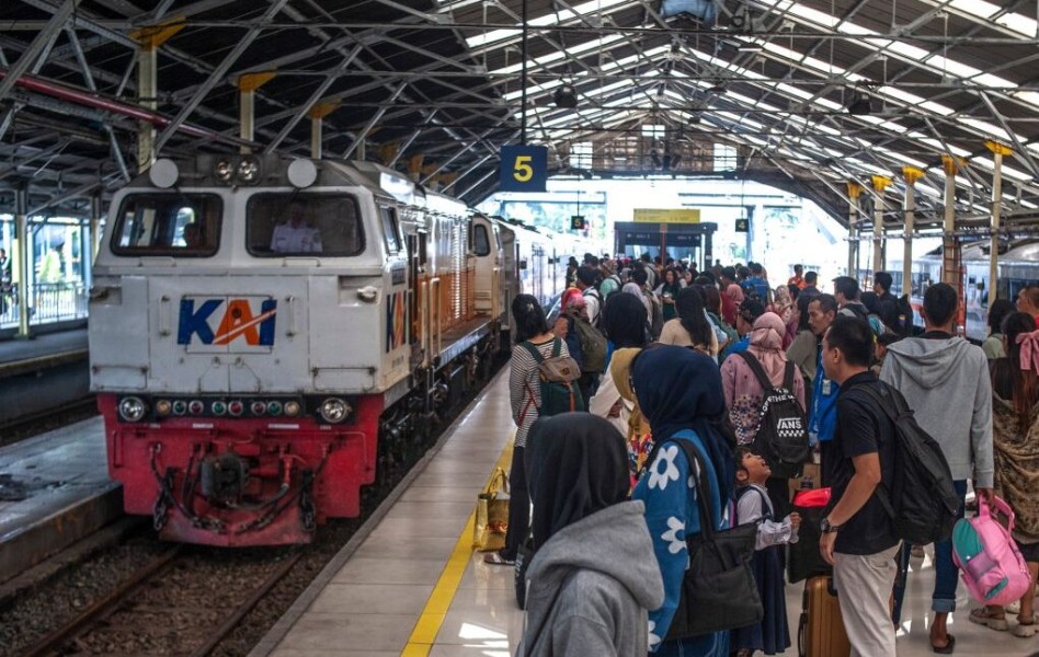 Tiket Kereta Api KAI Ludes Saat Libur Panjang Paskah Antusiasme Meningkat