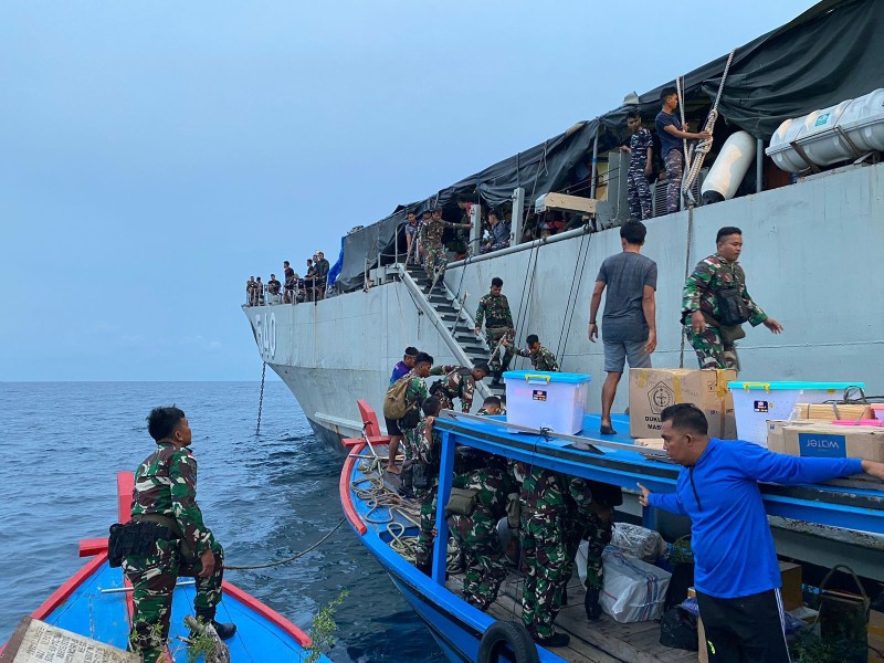 Satgas Operasi Trisila 2025 Berikan Dukungan Logistik kepada Marinir di Pulau Sekatung