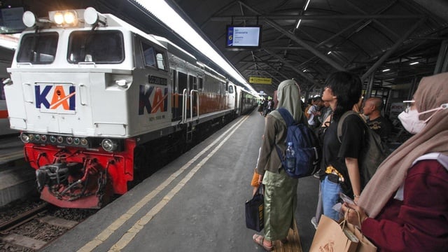 Ratusan Ribu Penumpang KAI Manfaatkan Awal Ramadan untuk Mudik, Penjualan Tiket Terus Bertambah