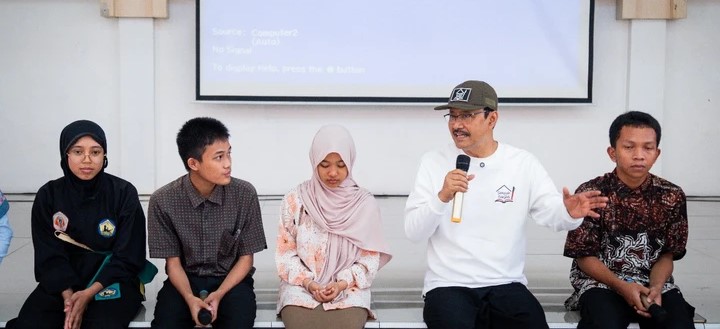 Mensos Pantau Sekolah Rakyat Bekasi Dorong Semangat Siswa