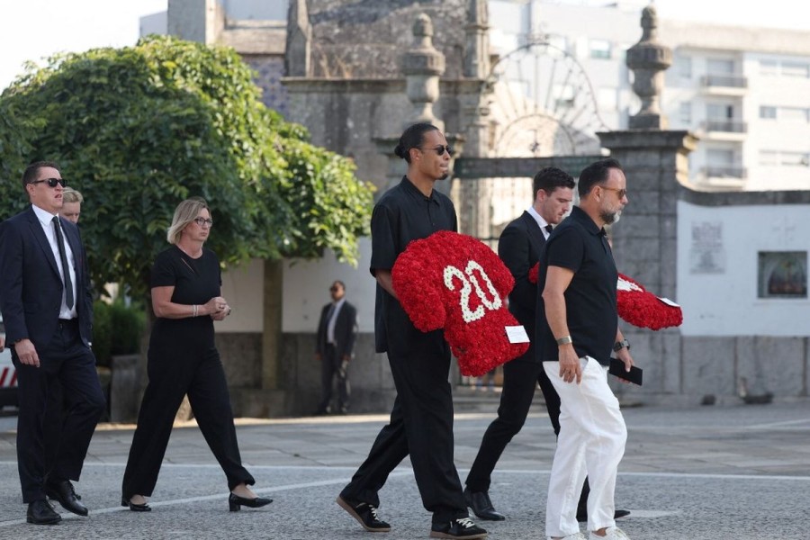 Arne Slot Tegaskan Liverpool Tak Gunakan Duka Jota