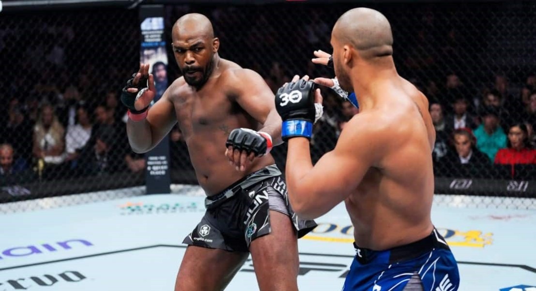 Dominasi Jon Jones di UFC: Kemenangan Besar Meski Poin Dikurangi
