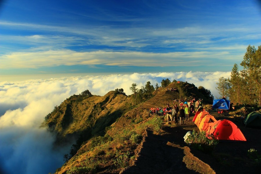 Pelaku Wisata Desak Jalur Aman Rinjani Dibuka Kembali