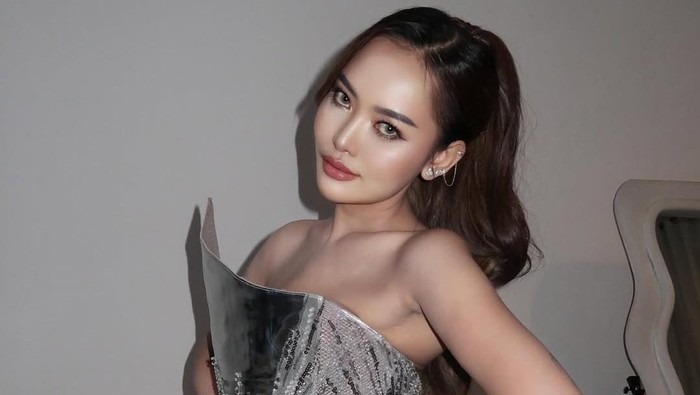 Dian Soediro Wujudkan Mimpi Miliki Mobil Listrik Mewah BYD Denza